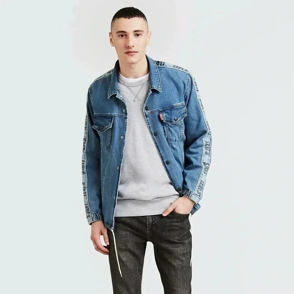 NWOT Levi’s Track Coach’s Trucker  Denim Jacket - Picture 2 of 10
